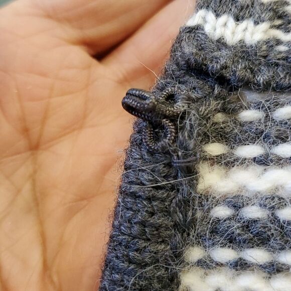 TALBOTS, sweater sz small. 60% Merino wool, 27% Lambs‎ Wool 8% rabbit hair. Gray - Picture 11 of 13